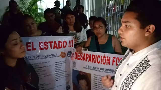 Tras el señalamiento, acudieron elementos de la Policía Municipal, quienes realizaron un acordonamiento parcial