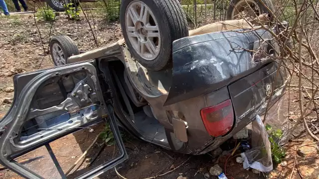 El conductor intentó esquivar un bache y fue chocado