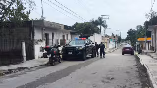 Cachan al Solín exhibiéndose en la calle en Tizimín