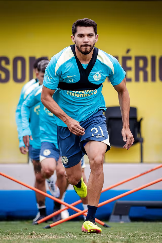 Henry Martín durante  el entrenamiento