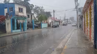 Frente Frío 32 sorprende con fuerte lluvia matutina en Escárcega