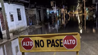 Sorprende intensa lluvia a José María Morelos; provoca inundaciones y fallas en el servicio eléctrico
