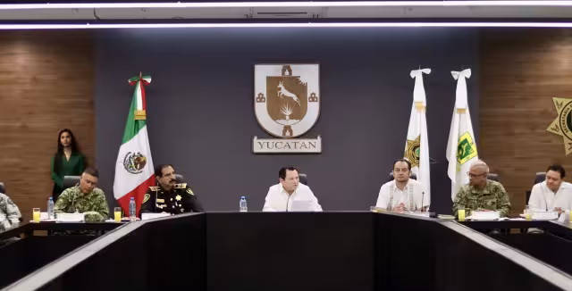 Joaquín Díaz Mena estuvo acompañado de titulares de dependencias de los tres órdenes de Gobierno