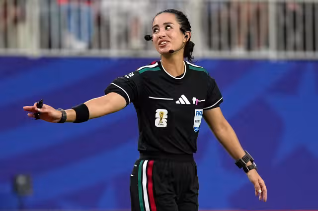 ¡Hermoso uniforme de la mexicana!