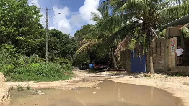 Los pobladores subsisten pese a la falta de prácticamente todos los servicios, o son deficientes