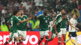 Julián Quiñones iguala a Chicharito y al Matador como máximo goleador de México en los Mundiales