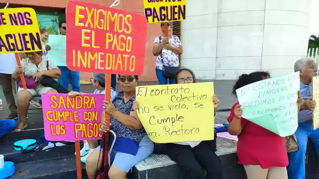 Les adeudan casi 12 quincenas de salario