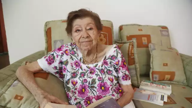 Bertha María Hernández Várguez celebra sus primeros 101 años con gran pasión por el conocimiento