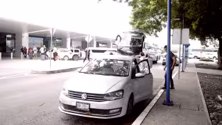 Sheinbaum plantea accesos seguros para apps de transporte en aeropuertos; anuncian tarifas claras en Cancún