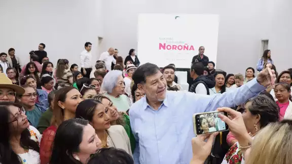 El Senador se reúne con alrededor de 400 yucatecas para abordar temas de relevancia nacional y local