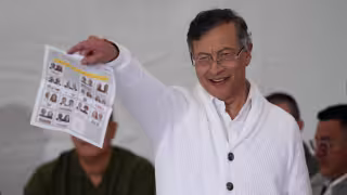 Gustavo Petro vota en elecciones de Colombia y niega intención de perpetuarse en el poder