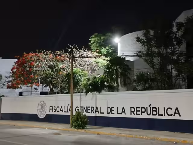 La Fiscalía General de la República busca a Beyruti Sánchez, quien se encuentra prófugo desde 2021.