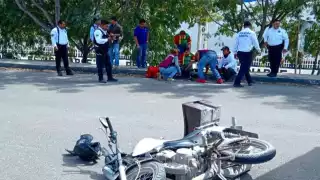 Motorepartidor resulta lesionado al ser impactado por un mototaxi en Escárcega