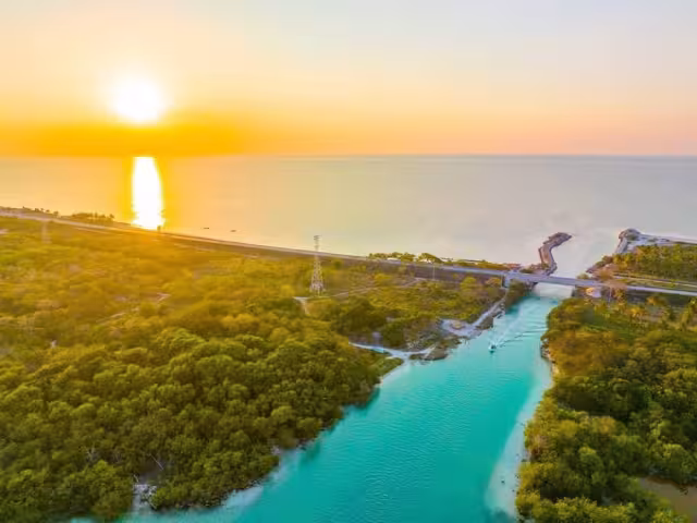 El estero de Sabancuy es un destino costero ubicado en el municipio de Carmen, Campeche, que combina paisajes marinos con humedales