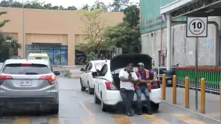 Taxistas de Cancún piden cobrar extra en fechas decembrinas y desatan molestia ciudadana