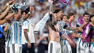 Argentina sufrió, pero ganó: el campeón del mundo avanza a otra semifinal