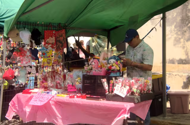 Entre los establecimientos beneficiados estuvieron florerías, perfumerías y moteles