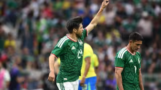 ¡Noche mágica! México derrota 3-2 a Brasil en juego de leyendas
