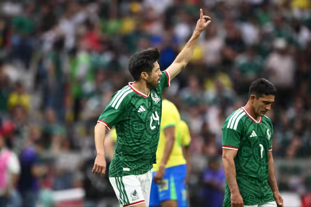 Oribe Peralta marcó un doblete en la victoria de México frente a Brasil.