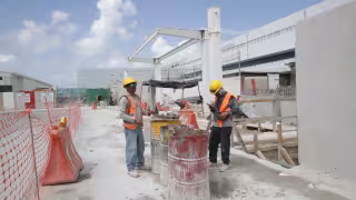 Polvo, demoras y hermetismo: Obras de la Terminal 1 afectan imagen del aeropuerto de Cancún