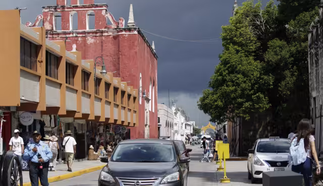Posible formación ciclónica en Bahía de Campeche mantendrá lluvias en la Península de Yucatán