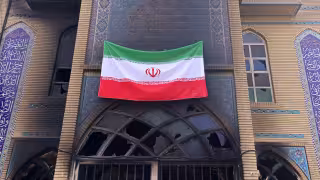 Donald Trump dice que vigila a Irán y envía una flota de la armada a la región