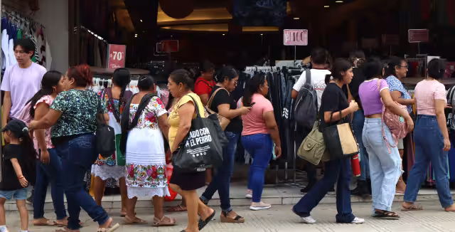  En zonas industriales y comerciales, los límites son de 68 dB durante el día y 65 dB por la noche