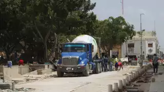 Aceleran obras en la Plaza Grande de Mérida para su inauguración en agosto