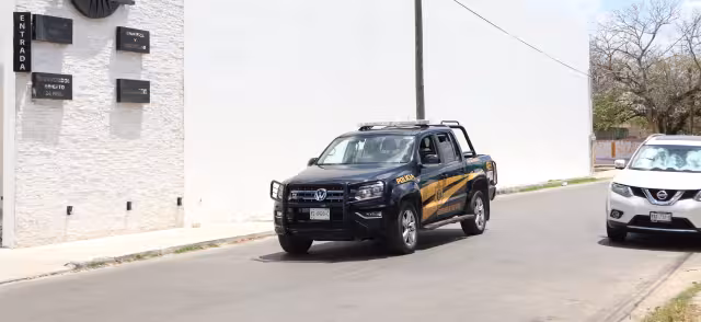 El motel está ubicado junto al parque de la Nueva Mulsay