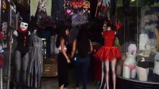 Comercios del Centro de Mérida se adelantan al Día de Muertos y la Navidad