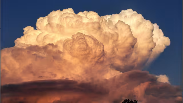 Las nubes cumulonimbus se asocian con el desarrollo de fuerte lluvias y poderosas tormentas eléctricas