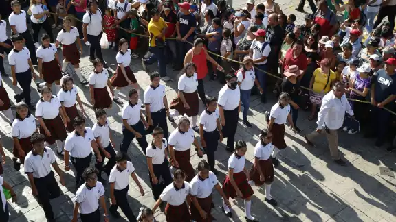 Participarán casi 2 mil 900 estudiantes y reconocerán a contingente, banda de guerra y escolta