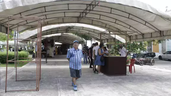 Los comerciantes ante las bajas ventas esperan que acaben las obras de la Plaza Grande Los comerciantes ante las bajas ventas esperan que acaben las obras de la Plaza Grande