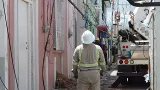 Querubín Peralta Ramos denuncia que la falta de mantenimiento de subestaciones, transformadores y líneas de la CFE es la causa principal de los apagones en la capital.