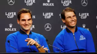 Federer se despide de Nadal fuera de la cancha