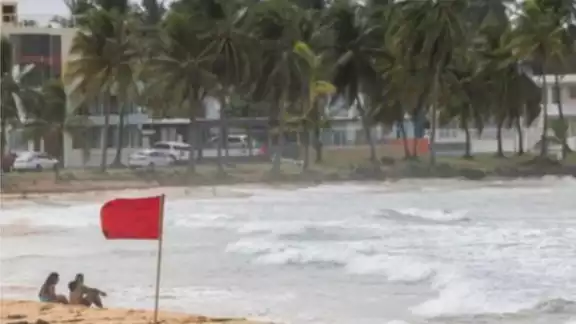 A su paso por Bermudas, el Huracán Ernesto dejó sin electricidad al 75% del territorio A su paso por Bermudas, el Huracán Ernesto dejó sin electricidad al 75% del territorio