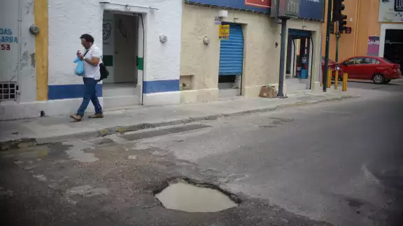 De acuerdo con cifras oficiales, el 60 por ciento de las calles y avenidas requiere rehabilitación De acuerdo con cifras oficiales, el 60 por ciento de las calles y avenidas requiere rehabilitación