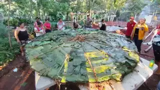 Preparan el mucbipollo más grande del mundo en Tekom, Yucatán