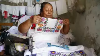 Floriberta Ucán Chuil comentó que cada día hay menos artistas textiles en los municipios