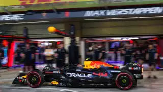 Solo dos vueltas duró Checo en la última carrera del 2024