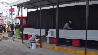 Se instalaron bancas con techos en el Hospital O'Horán de Mérida