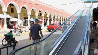 La rampa eléctrica del mercado Lucas de Gálvez se mantendrá inactiva por desperfectos