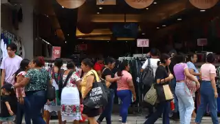  En zonas industriales y comerciales, los límites son de 68 dB durante el día y 65 dB por la noche