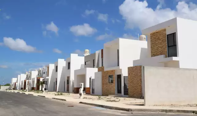 Yucatán acelera construcción de vivienda social y rebasa metas del sexenio
