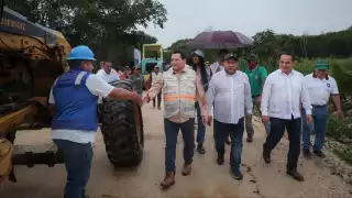 Durante su gira por el municipio, el Gobernador también puso en marcha los sistemas de riego en la localidad de Kuchel, equipados con paneles solares