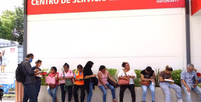 Derechohabientes defraudados por varias constructoras exigen la entrega de sus casas