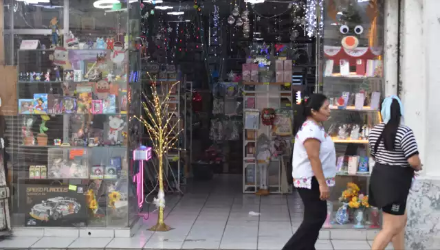 Importaciones asiáticas enfrentarán alzas de hasta 50% por política arancelaria