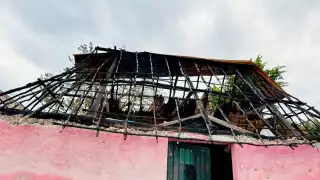 Alcalde de Kinchil retira  ayuda a una abuelita que  se quedó sin vivienda tras un incendio