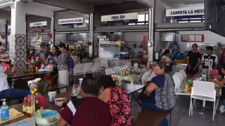 Cortocircuito deja sin luz a puestos de comida del mercado Lucas de Gálvez de Mérida por uso de “diablitos”