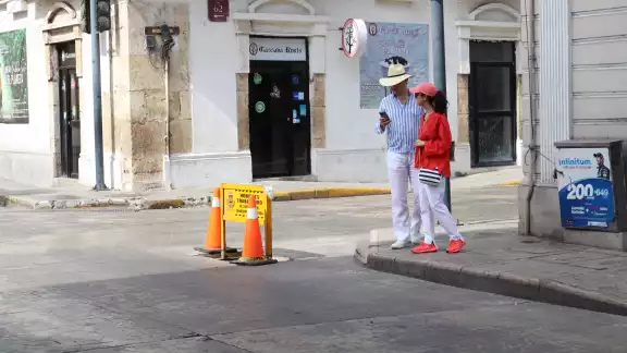 Varias calles del Centro Histórico tienen agujeros que podrían causar una caída o lesión Varias calles del Centro Histórico tienen agujeros que podrían causar una caída o lesión